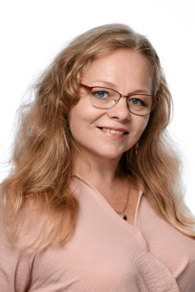  Andrea Winiarská